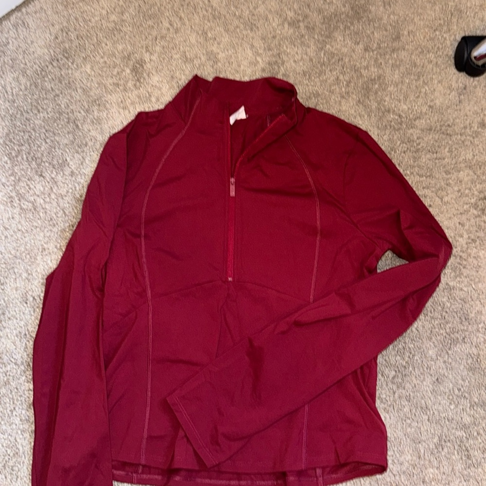 Women’s athletic top